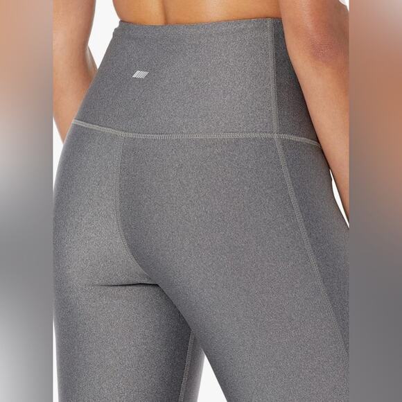 Woman’s Amazon Essential Active Capri Leggings X-Large - Picture 2 of 8